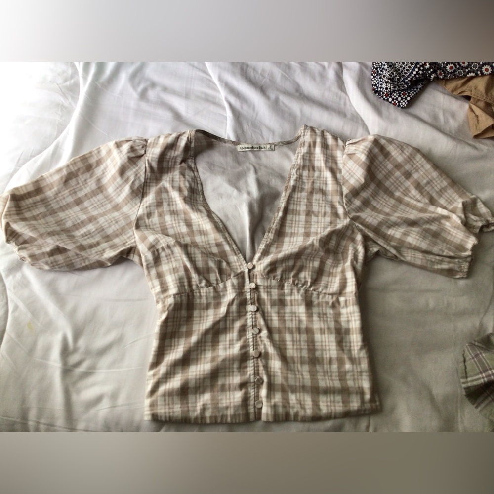 Abercrombie & Fitch V-neck plaid top